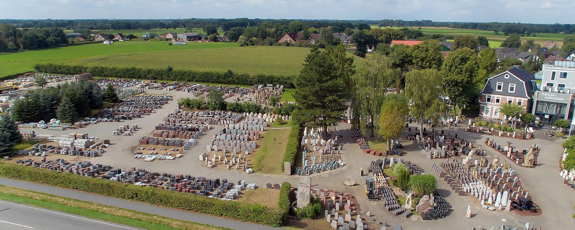 Luftaufnahme des Firmengeländes von Hansen Naturstein