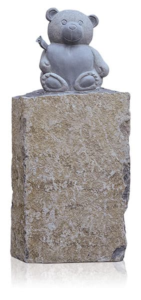 Kindergrabstein – Basalt mit Ornament 9990*³ Bär mit Herz