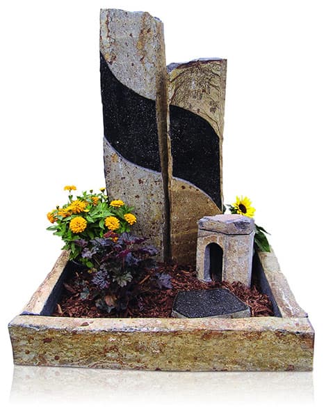 Grabanlage 4526 – Basalt mit Grabdenkmal 10081 Bearbeitung: natur und anpoliert